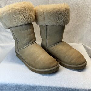 Festival Wear UGG Classic Short Shearling Boots  Chestnut Suede Coastal Cowgirl